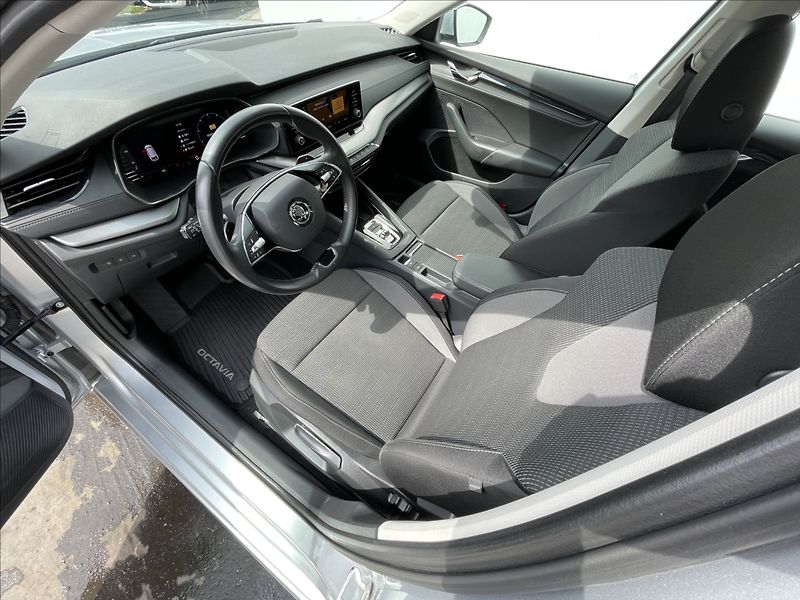 Škoda Octavia 2,0 TDI 4x4 DSG Ambition TAŽNÉ - fotka 5 z 23