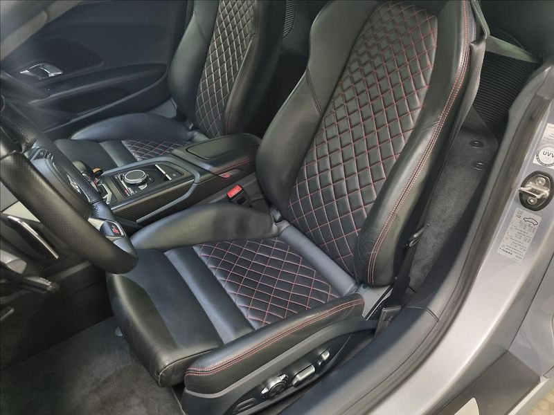Audi R8 5,2 FSI V10 plus QUATTRO Ceram - fotka 12 z 41