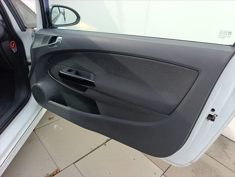 Opel Corsa 1,4 i Klima Navigace Alu - fotka 20 z 30