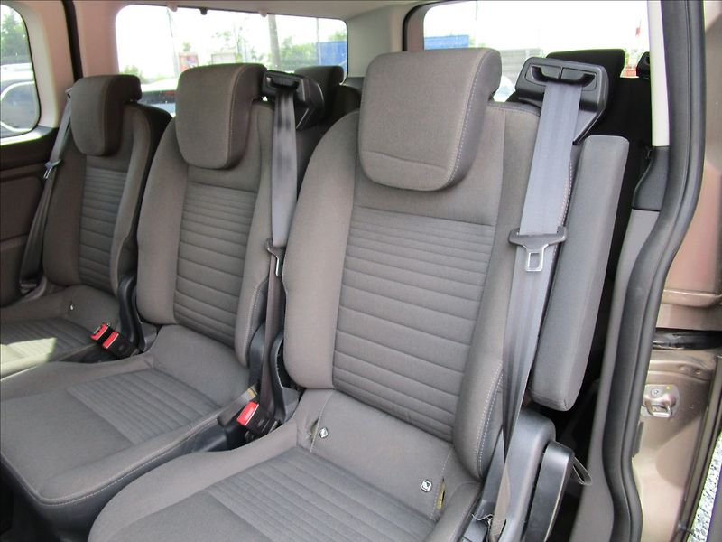 Ford Tourneo Custom 2.0TDCi L2 Titanium, 8 míst - fotka 33 z 57