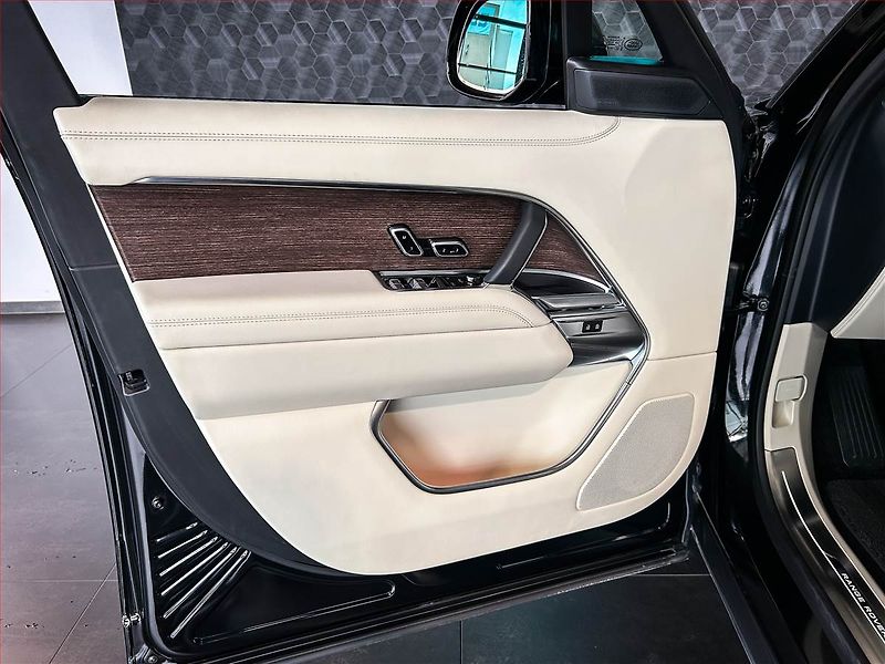 Land Rover Range Rover (2025) D350 - fotka 12 z 28