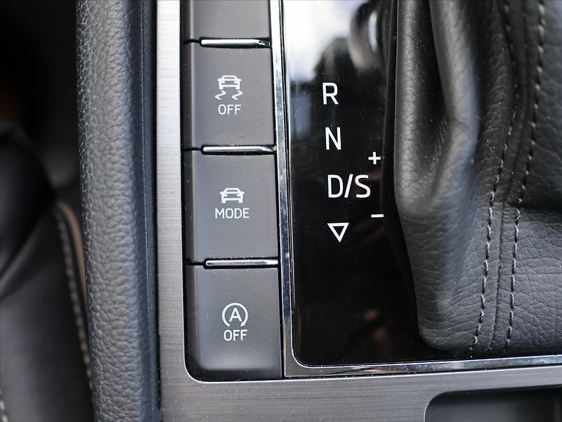 Škoda Superb 2,0 TDI DSG 4x4 CZ Scout DPH - fotka 26 z 35