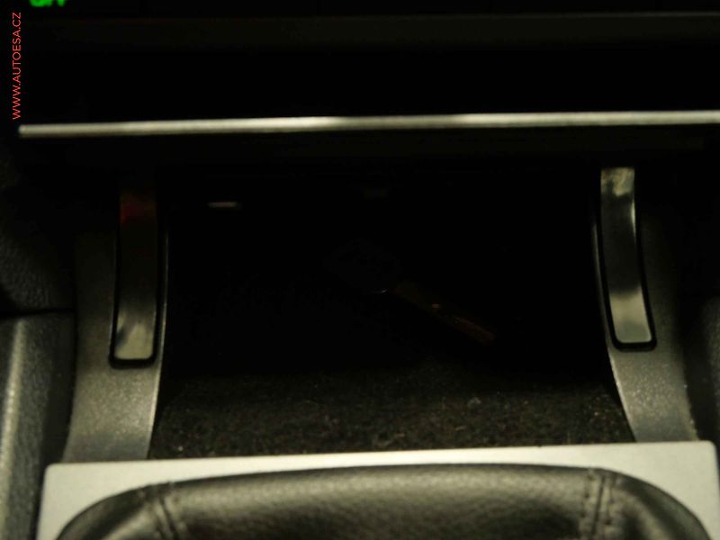 Škoda Octavia (2012) 1.4 TSI, 2.maj,ČR, AC, TZ - fotka 17 z 18