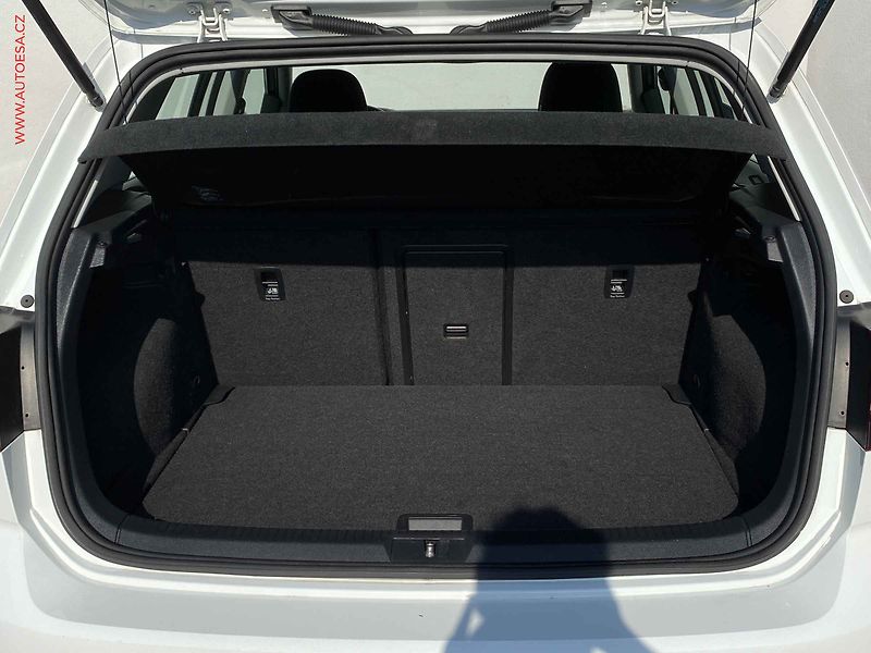 Volkswagen Golf (2017) 1.5TSi, Highline, LED, šíbr - fotka 7 z 15
