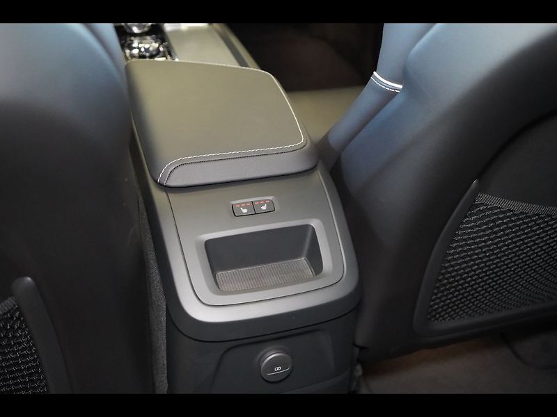 Volvo XC60 T8 PLUS Black Edition, 360°,HK - fotka 45 z 47