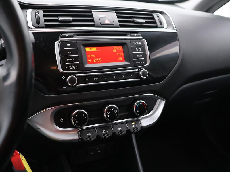 Kia Rio 1,4 CVVT 80kW Anniversary CZ - fotka 20 z 29