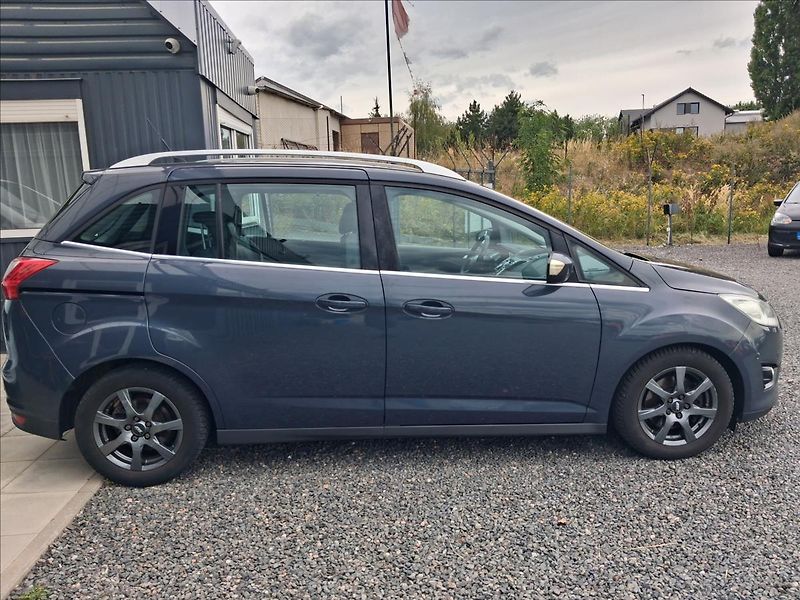 Ford Grand C-MAX 2,0 tinanium, kamera, keyless - fotka 8 z 15