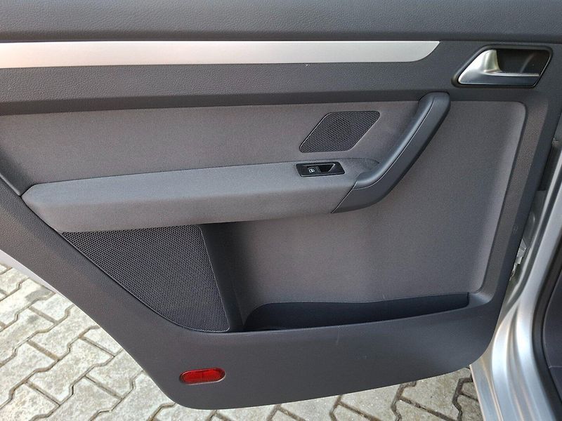 Volkswagen Touran (2011) 1.4TSI 103kW 6MAN - fotka 28 z 35