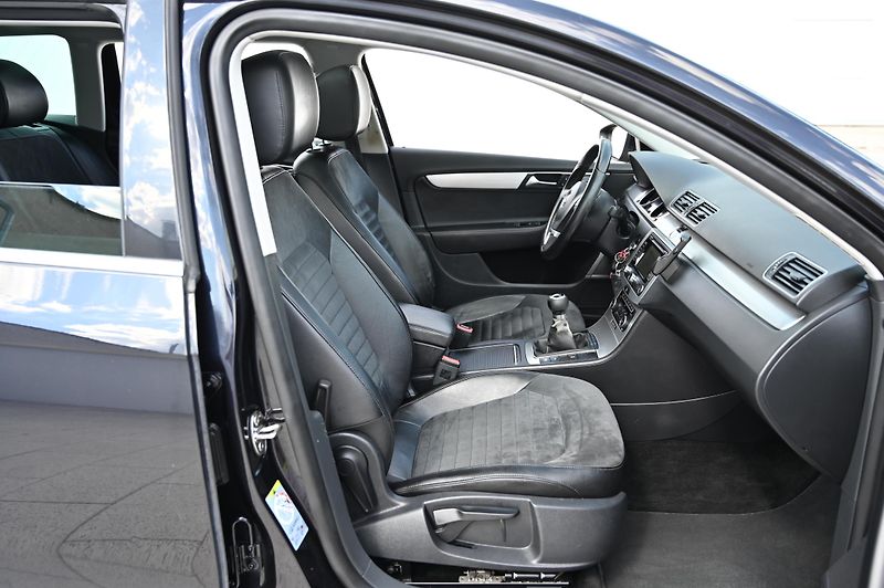Volkswagen Passat Variant 2.0TDI 103KW Highline  - fotka 31 z 52