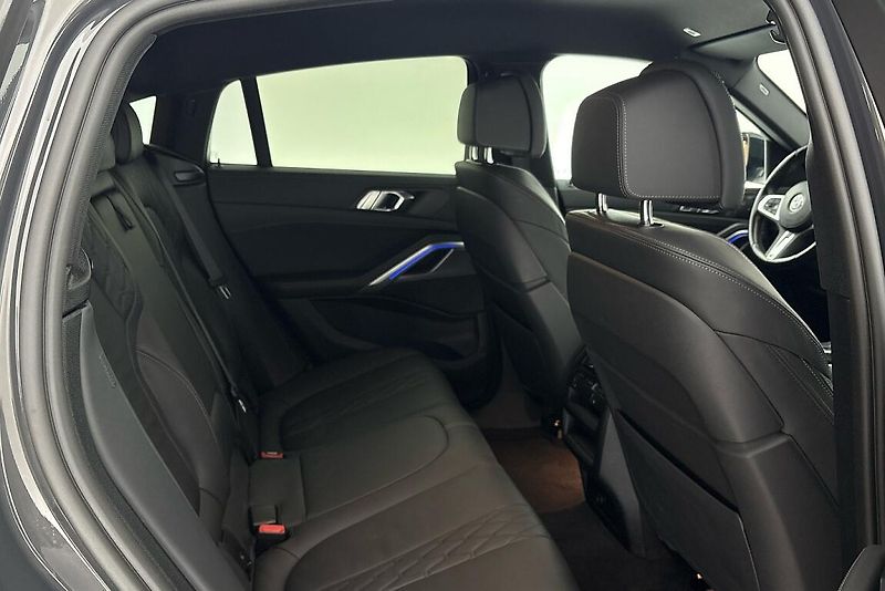 BMW X6 xDrive40d - fotka 11 z 13