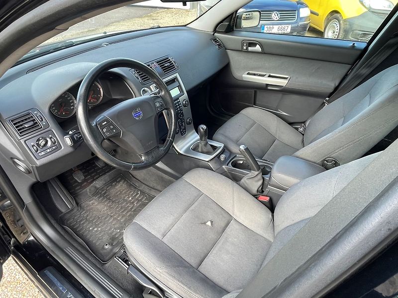 Volvo S40 1.6D 80kw*VYHŘEV.SED*NOVÁ STK* - fotka 12 z 31