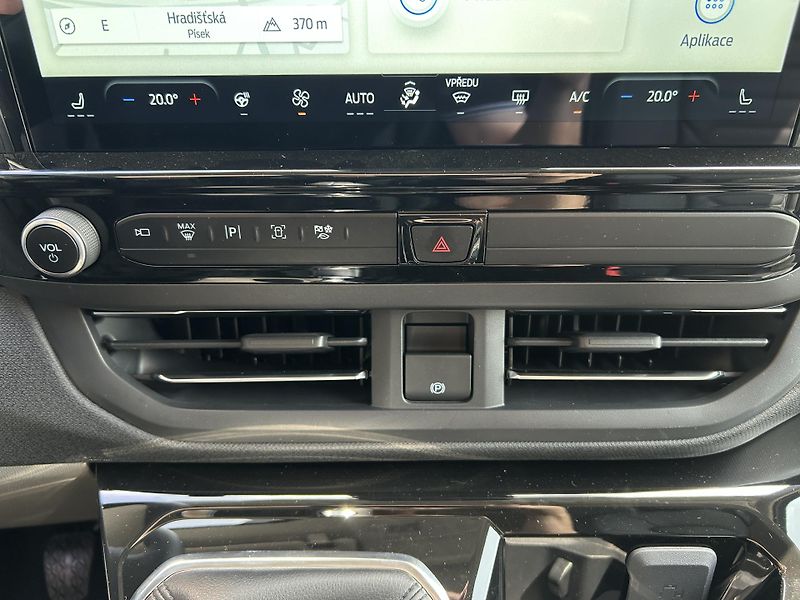 Ford Tourneo Custom Titanium L1 2.0 EcoBlue 110 kW - fotka 33 z 35