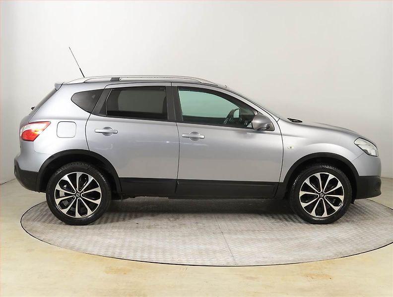 Nissan Qashqai (2012) 1.5 dCi, Tempomat - fotka 6 z 21