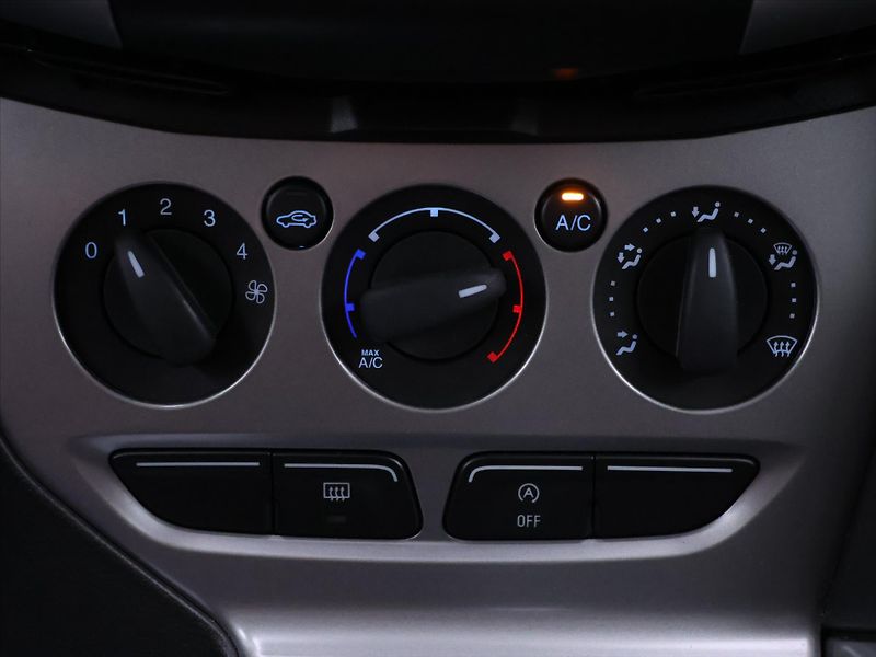 Ford Focus 1,0 EcoBoost 74kW Klima CZ - fotka 21 z 29