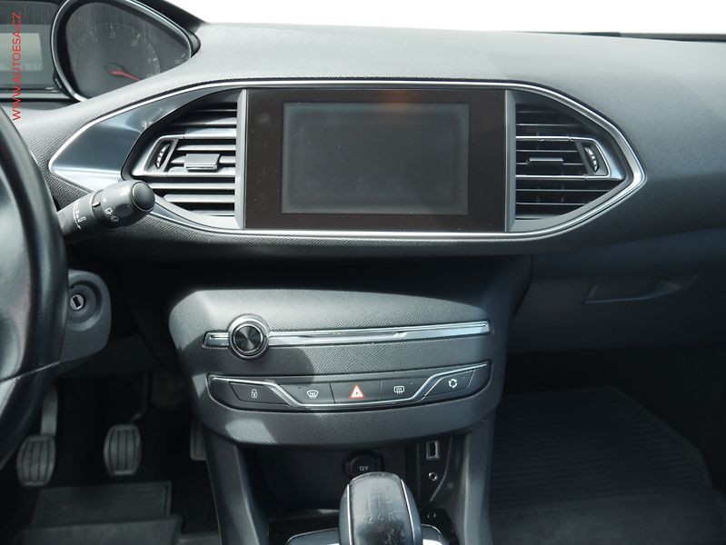 Peugeot 308 (2016) 1.6HDI, navi, autoAC - fotka 11 z 18