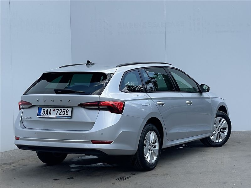 Škoda Octavia 2,0 TDI Combi Ambition Plus - fotka 3 z 24
