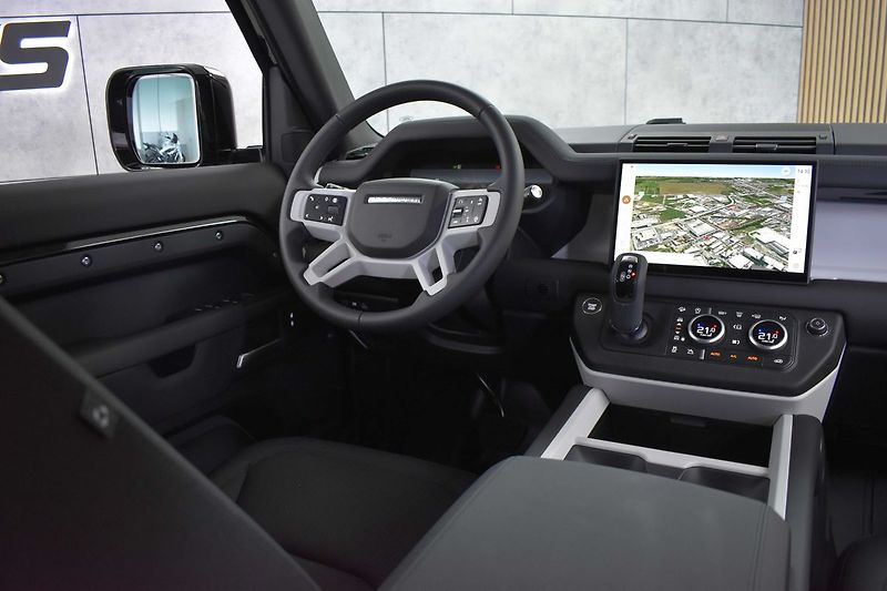 Land Rover Defender 110 S D200 ZÁRUKA*TAŽNÉ*ČR 1.M - fotka 8 z 40
