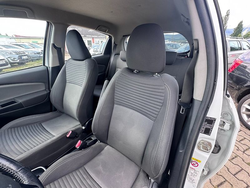Toyota Yaris (2016) HYBRID 1,5 54 KW STK AUTOMAT - fotka 11 z 36