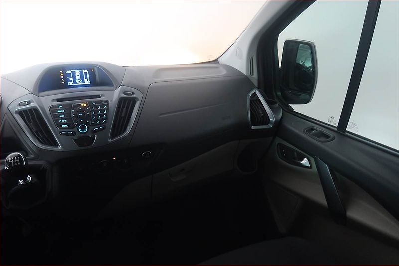 Ford Tourneo Custom (2013) Titanium 2.2 TDCi, 1Maj - fotka 8 z 18