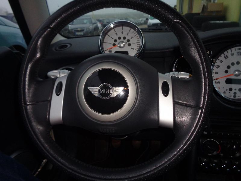 Mini Cooper 1,6 - fotka 8 z 20