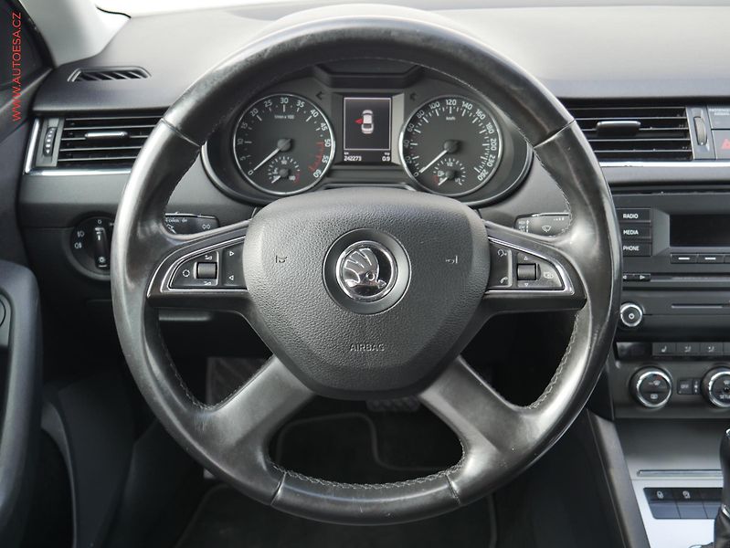 Škoda Octavia (2013) 2.0 TDi, ČR, Elegance, DSG - fotka 11 z 20