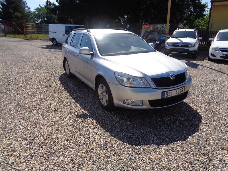 Škoda Octavia 1,6 MPI - fotka 1 z 16