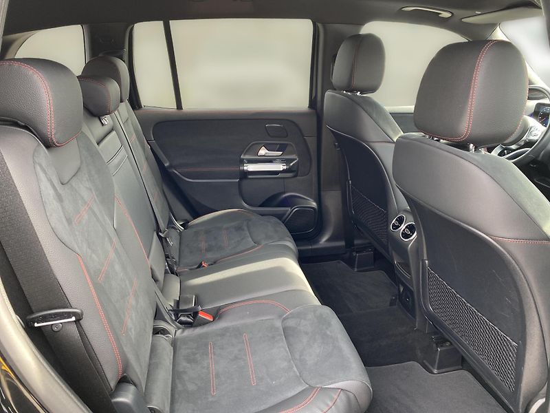 Mercedes-Benz GLB 200d 4M AMG - fotka 18 z 27