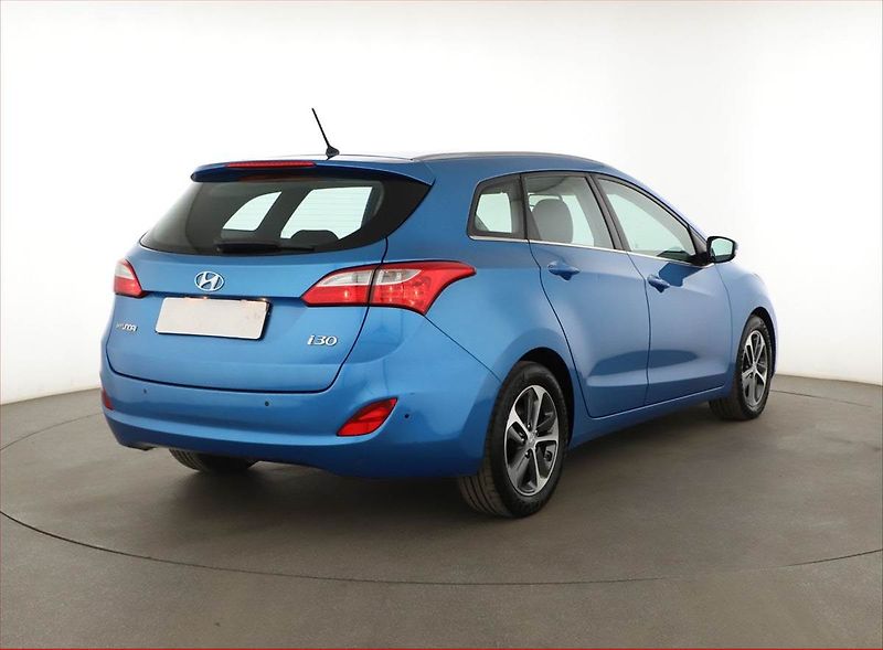 Hyundai i30 (2017) Weekend 1.6 CRDi, Serv.kniha - fotka 5 z 13