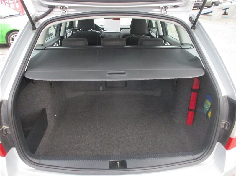 Škoda Octavia 2,0 TDI, serviska, digi klima, - fotka 13 z 49