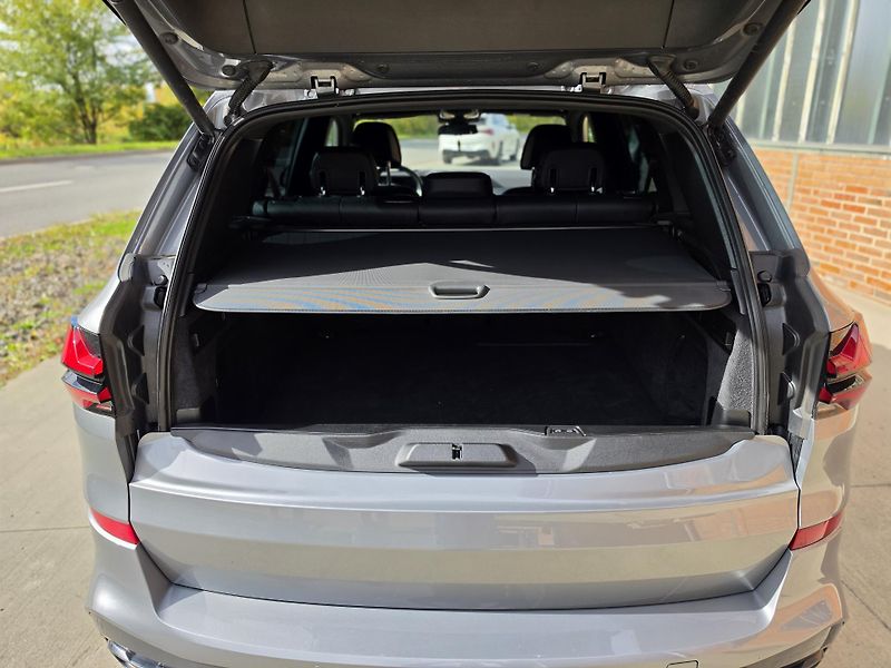 BMW X5 (2024) xDrive 30d M PAKET - fotka 15 z 22