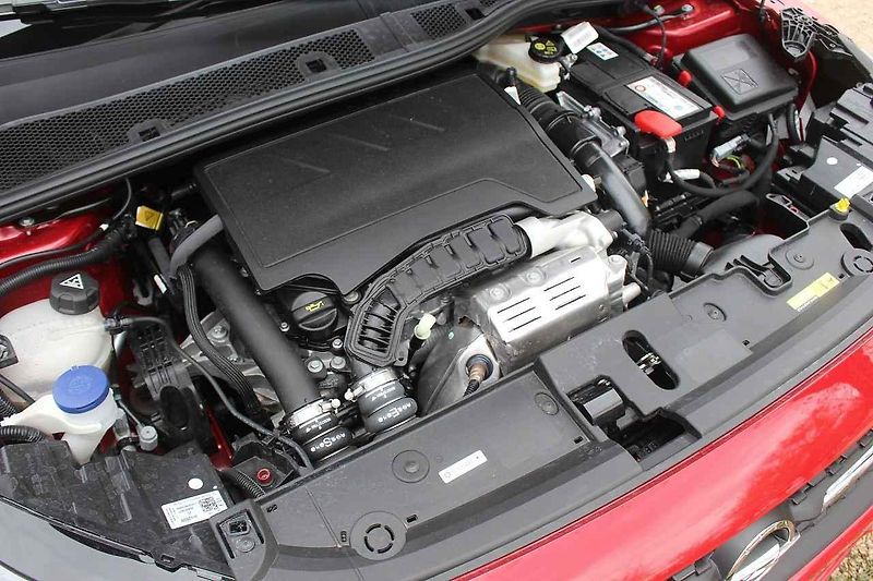Opel šel cestou co nejnižší možné ceny, v základu nabízí tedy jediný motor.