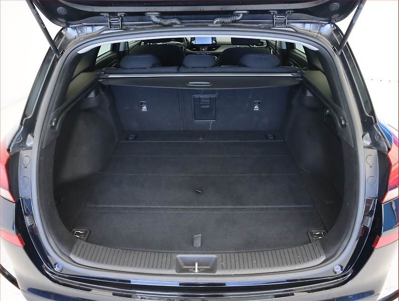 Hyundai i30 (2020) Family 1.6 CRDi, Serv.kniha - fotka 14 z 21
