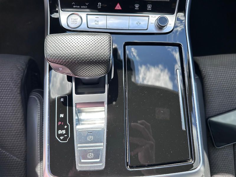 Audi Q8 3.0 TDI 210kW S-LINE - fotka 16 z 20
