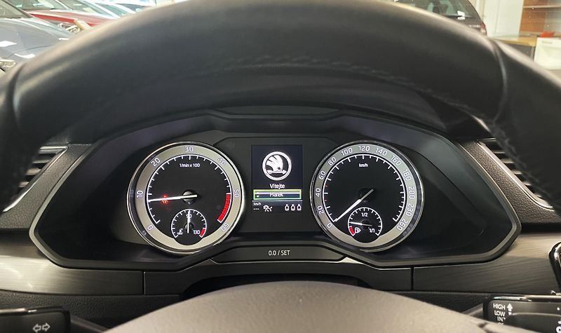 Škoda Superb 2.0 TDI, 110 KW, STYLE, DSG - fotka 14 z 31