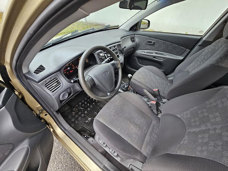 Kia Rio (2006) 1.4i, TAŽNÉ, KLIMA - fotka 13 z 17