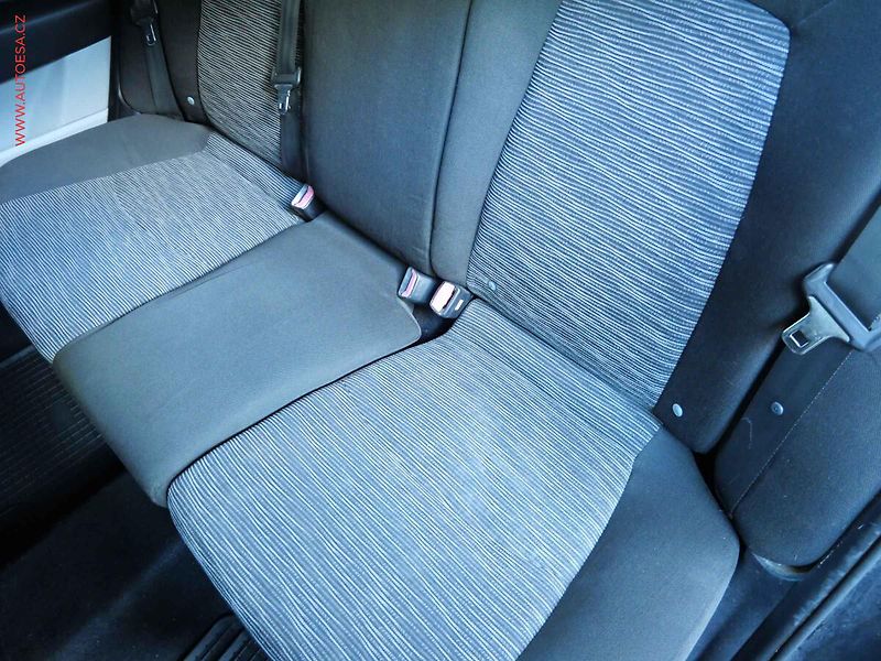 Kia Ceed (2009) 1.4CVVT, ČR, AC, park.čidla - fotka 10 z 20