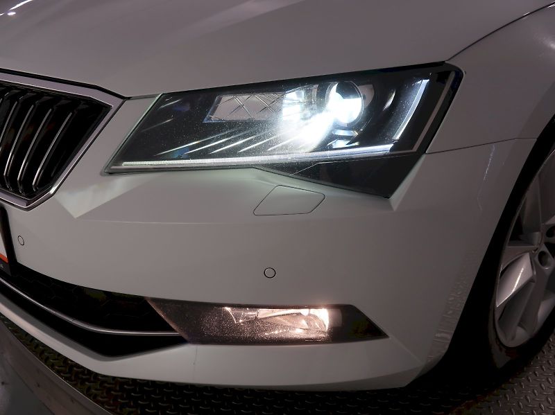 Škoda Superb (2019) AMBITION 2.0TDI 110KW DSG CANT - fotka 10 z 38