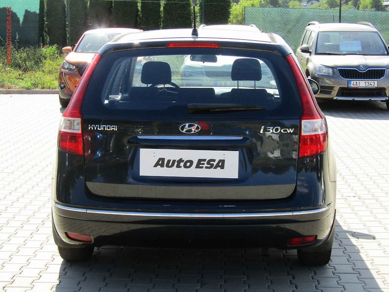 Hyundai i30 (2010) 1.4 i, AC - fotka 5 z 15