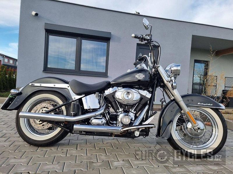 Harley-Davidson FLSTC Heritage Softail Classic (2010) - fotka 2 z 18