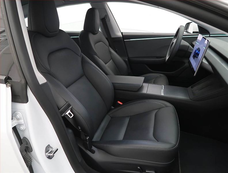 Tesla Model 3 (2025) Long Range RWD 79kWh, SoH 94% - fotka 9 z 27