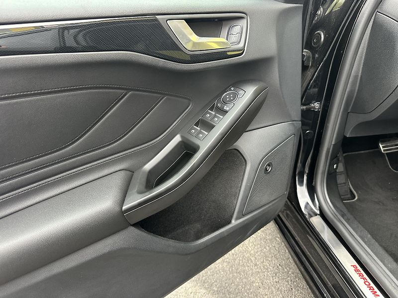 Ford Focus (2021) ST*Automat*206kW*1.Maj.B&O - fotka 5 z 42