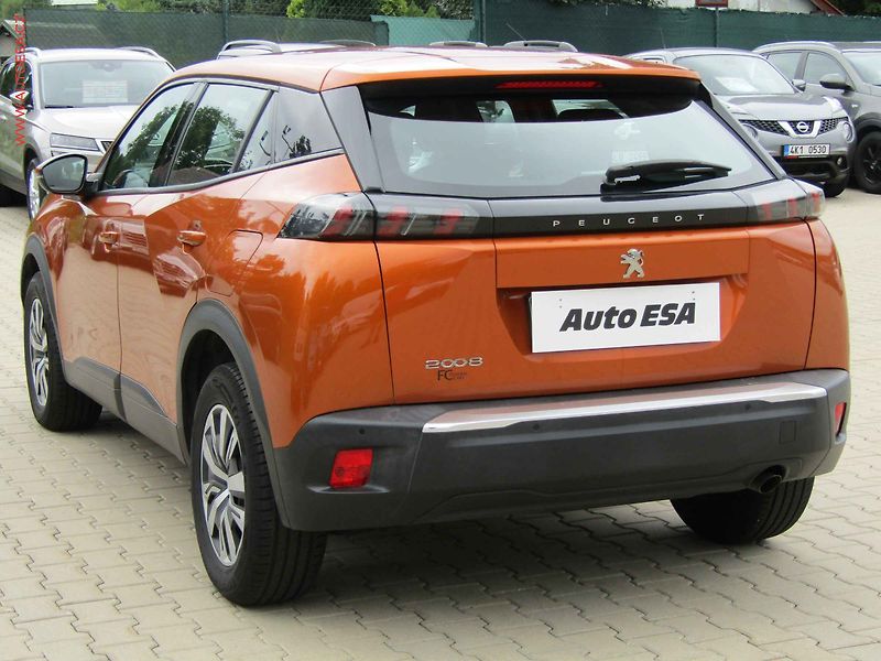 Peugeot 2008 (2020) 1.2PT, AC, servis.kniha - fotka 6 z 14