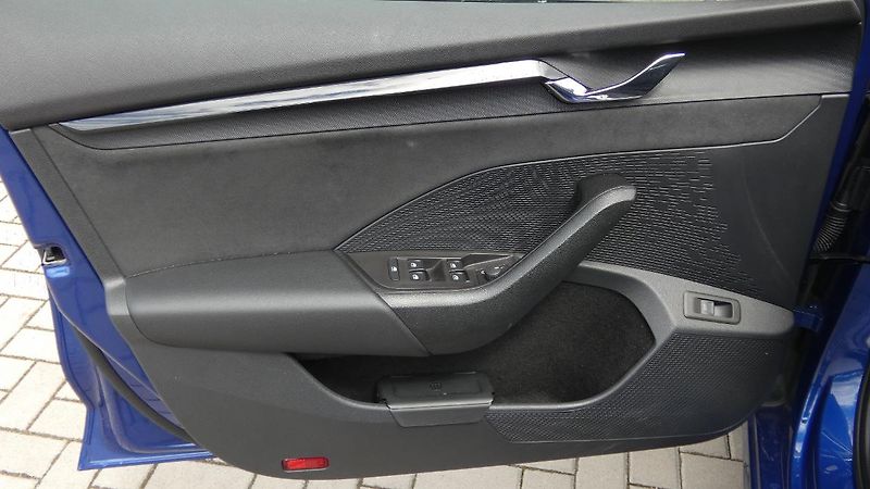 Škoda Octavia 2.0 TSI 180kW DSG RS - fotka 8 z 27