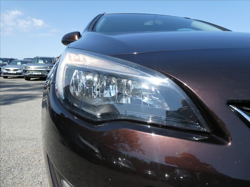 Opel Astra 1,4 i 88kW klima, serviska - fotka 5 z 44