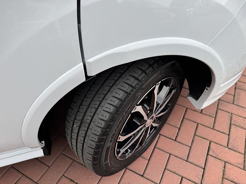 Ford Tourneo Custom (2022) 2.0EcoBlue Xenony Navi Kamera - fotka 45 z 49