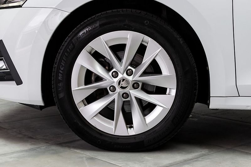 Škoda Octavia 1.5TSI REZERVACE - fotka 38 z 47