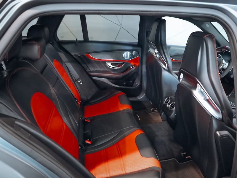 Mercedes-Benz Třídy C C 63 AMG 4MATIC 4.0 V8 - fotka 30 z 33