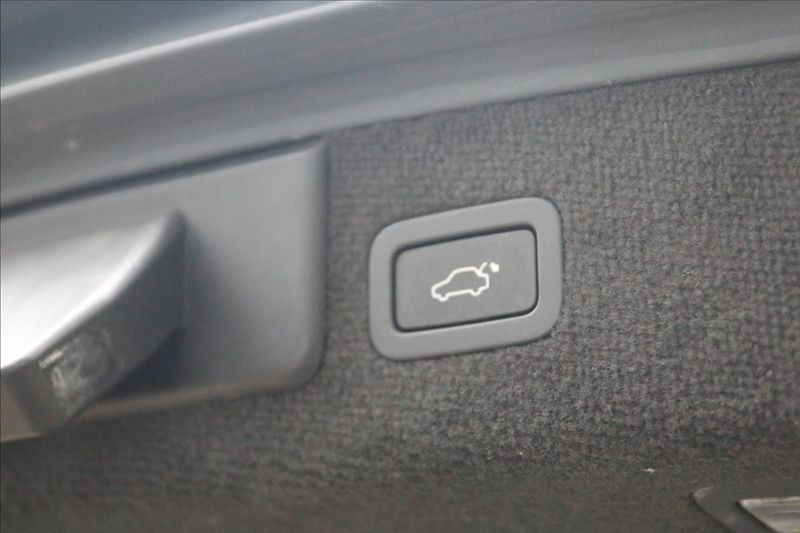 Jaguar XF 3,0 ČR, Automat, Navigace - fotka 43 z 46