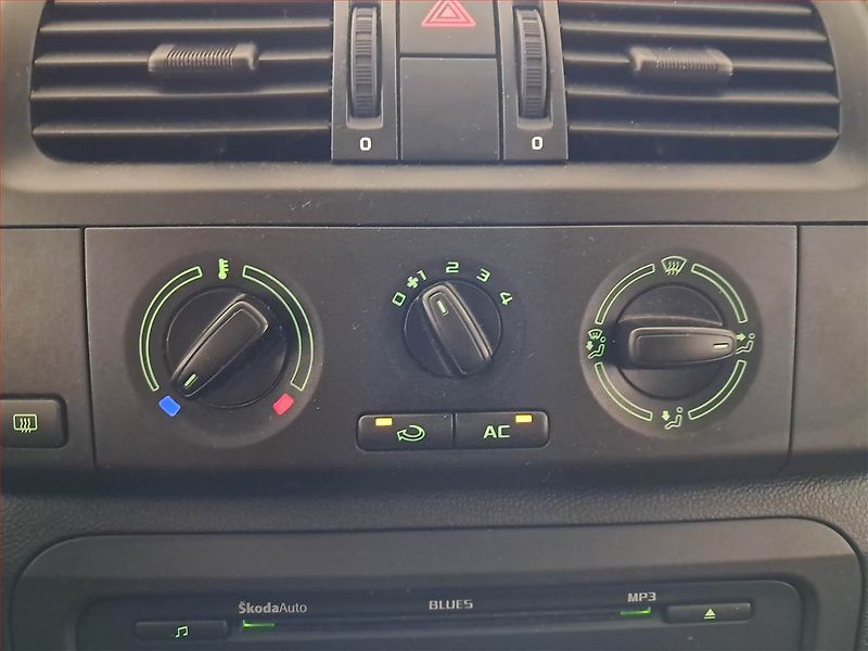 Škoda Fabia (2011) 1.2, po STK, jezdí výborně - fotka 14 z 14