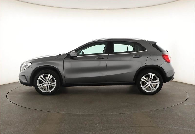 Mercedes-Benz GLA (2016) 200 CDI 4MATIC, 4X4 - fotka 3 z 18